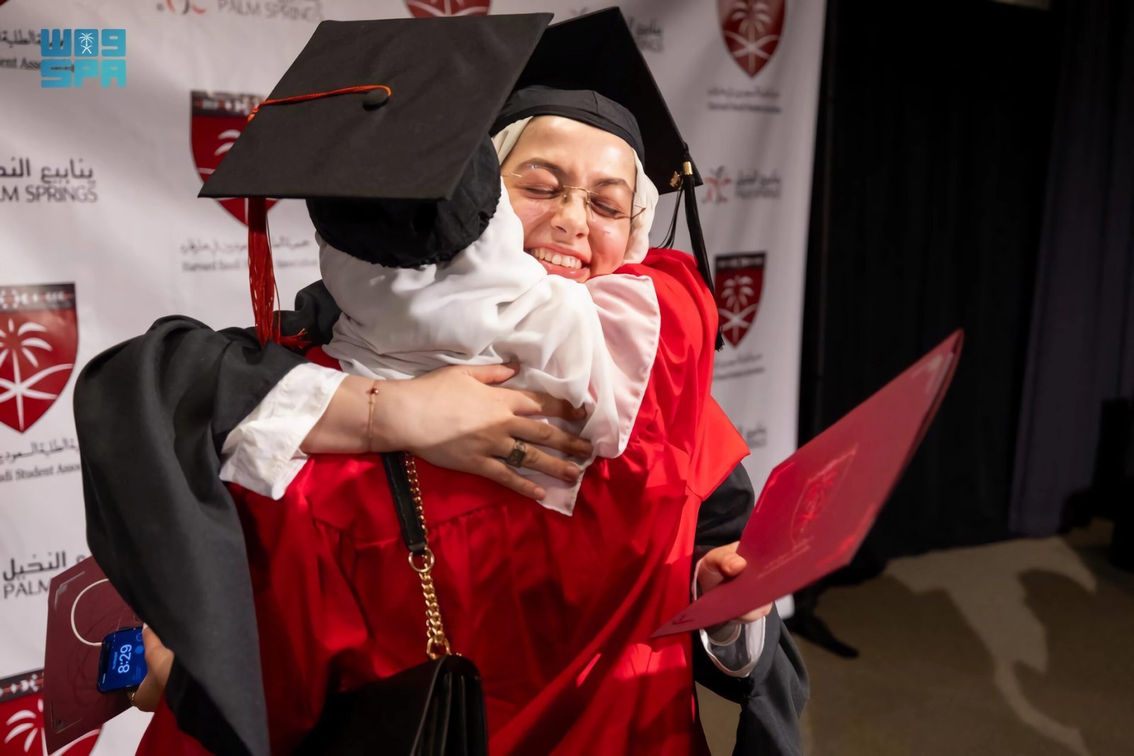 توصيل الطالبات لكلية التقنية و الرقمية بالرياض مع عزت للتوصيل